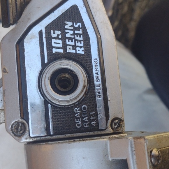Penn 105 Silver Fishing 🦦 Reel - Picture 2 of 3
